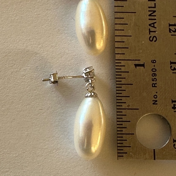 White Oval High Quality Cultured Pearls with CZ 925 Sterling Silver - Picture 4 of 6